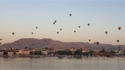 65 رحلة بالون تزين سماء الأقصر احتفالًا بافتتاح المتحف المصري الكبير