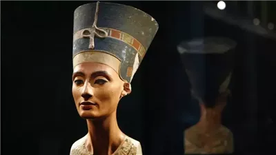 عاوزين آثارنا المسروقة.. إعلامي: هناك مليون قطعة مهربة خارج مصر