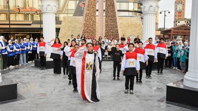 بالزي الفرعوني وعلم مصر.. عروض فنية للأطفال تشعل الشارع في احتفالات الشرقية