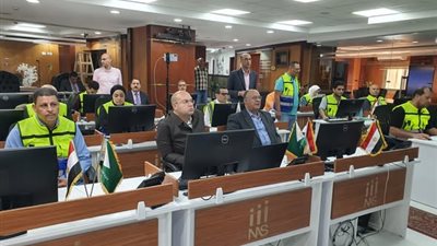 غرفةالعمليات بمحافظة الجيزة تتابع من داخل مركزالسيطرة للطوارئ فعاليات الافتتاح