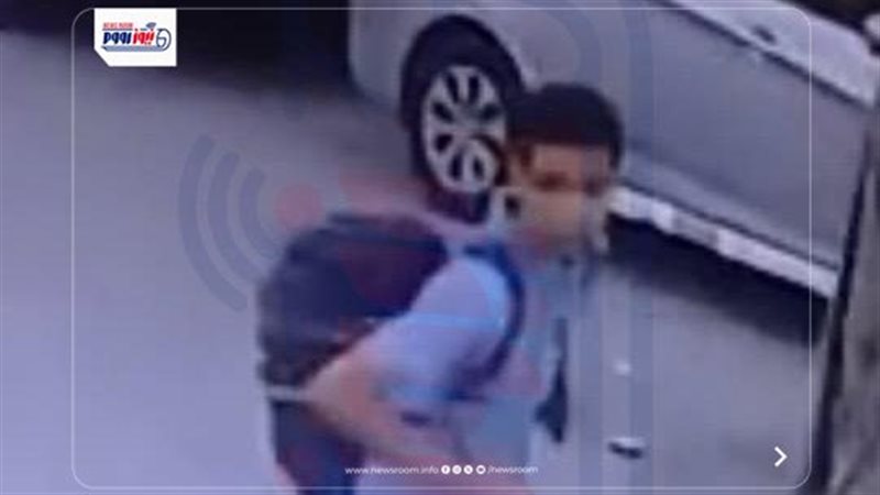 يوسف المتهم وهو يحمل