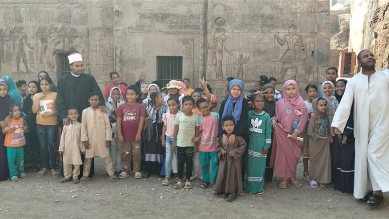 زيارة الاطفال لمعبد