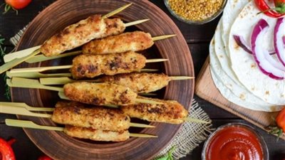 طريقة عمل كباب الدجاج المشوي في الفرن بخطوات سهلة ونكهة لذيذة” 	