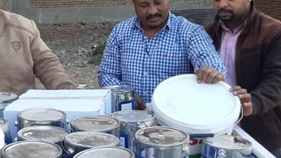 ضبط مخزن مخالف في بسيون يحتوي على 10 أطنان دهانات فاسدة  