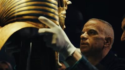 المدير التنفيذي للترميم بالمتحف الكبير يعبر عن سعادته بحمل رأس توت عنخ آمون