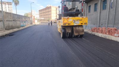 باستثمارات بلغت 5 مليون جنيه.. متابعة أعمال رصف شارع المستشفى العام برشيد