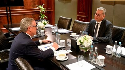 وزير البترول يدعو شيفرون للتوسع في استثمارات البحث والاستكشاف بالبحر الأحمر