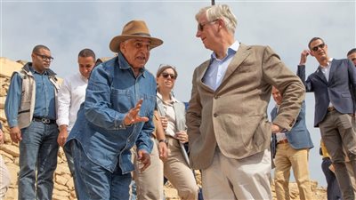 في زيارة تاريخية.. زاهي حواس يستقبل ملك بلجيكا بسقارة (فيديو)