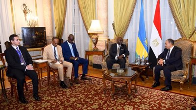 وزير الخارجية و نظيره الرواندي يناقشان سبل تعزيز التجارة والاستثمار المشتركة