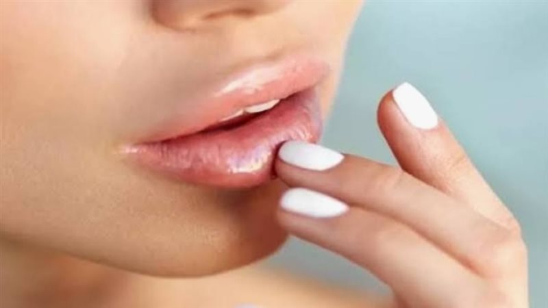 ترطيب الشفاه 