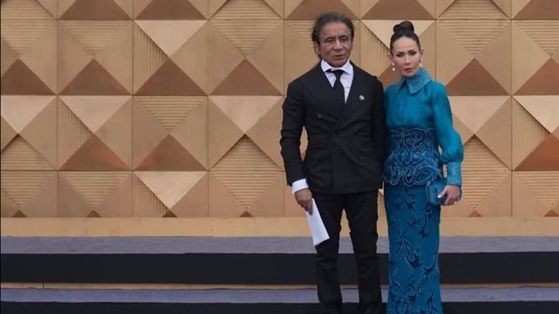 أحمد عز وزوجته 