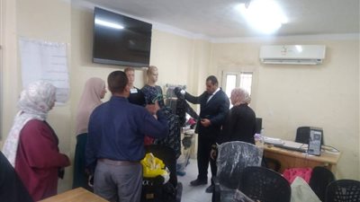 مدير مديرية العمل بقنا يجري جولة تفقدية لمتابعة سير وانتظام العمل بالمحافظة