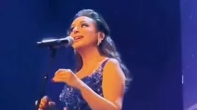 رافعة علم مصر .. أنغام تتألق في حفلها بباريس بحضور ضخم