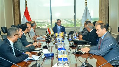 وزيرالتموين يلتقي رئيس شعبة المواد البترولية لبحث آليات الشعبة و ضبط الأسعار