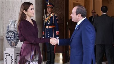 بعد لقاءها مع الرئيس السيسي.. ملكة الدنمارك تُعيد استخدام إطلالتها 
