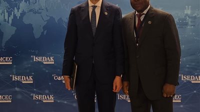 الخطيب: مصر تولي اهتمامًا كبيرًا بتعزيز التجارة البينية بين دول المجموعة