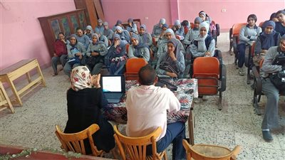 ندوة بيئية بمدرسة 