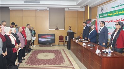 تسليم وثائق 29 منحة دراسية جامعية ببني سويف للطلاب المتفوقين بالثانوية العامة