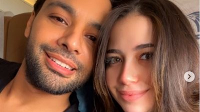 بكلمات رومانسية .. أحمد جمال وفرح الموجي يسافران لقضاء شهر العسل |صور