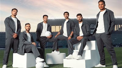 بجلسات جماعية وفردية.. جون إدوارد يحفز لاعبي الزمالك في مطار القاهرة