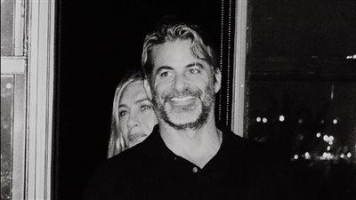 جينيفر أنيستون تعلن ارتباطها رسميًا وتنشر صورة رومانسية مع حبيبها الجديد