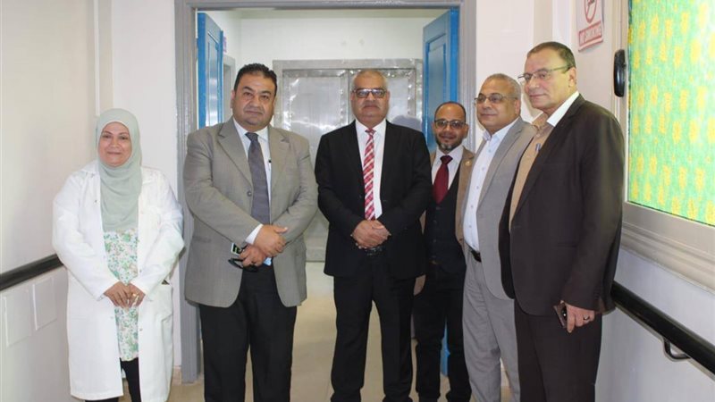 عميد كلية الطب والمدير