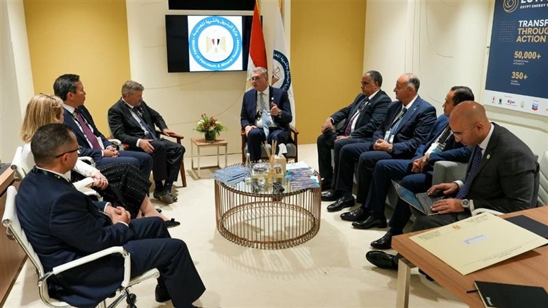 وزير البترول يبحث