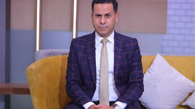 هل الضريبة بأثر رجعي تهدد نمو سوق الهواتف بمصر؟.. محمود الضبع يجيب