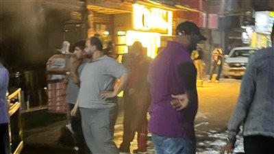 انتداب المعمل الجنائى لفحص أسباب حريق محل كشرى ببنها 