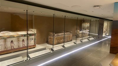  نائب وزير السياحة ومدير المتحف الكبير يتفقدان قاعات توت عنخ آمون