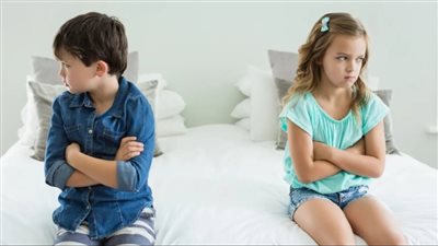 كيف تتعاملين مع شجارات الإخوة؟ نصائح فعالة لتقليل الخلافات بين الأطفال 	