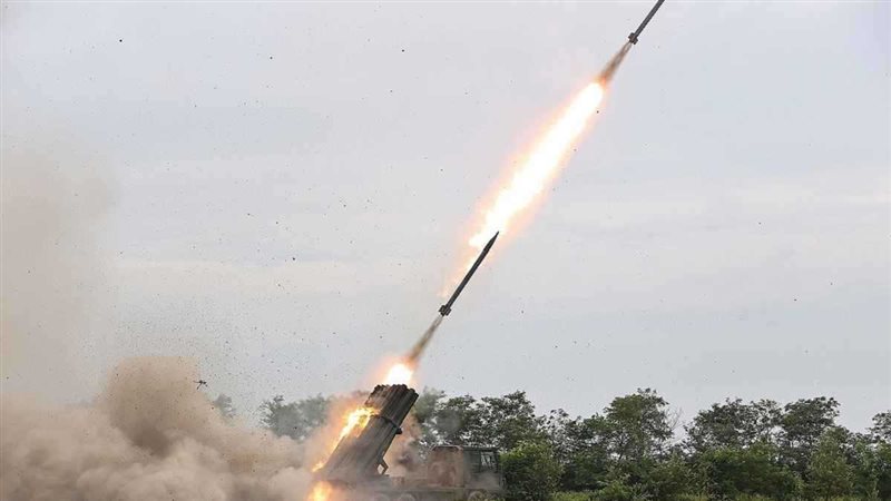 كوريا الشمالية تطلق