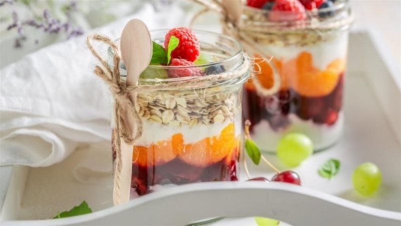 ترايفل الزبادي بالفواكه