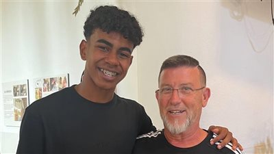 مكتشف لامين يامال: فخور برؤيته ينافس الكبار ويترشح للكرة الذهبية |خاص