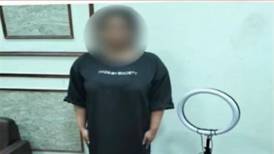 القبض على صانعة محتوي لقيامها ببث محتوي خادش للحياء