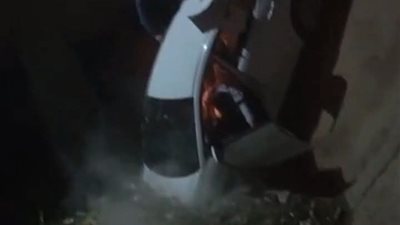 سقوط سيارة في ترعة بجوار محور الضبعة فى منشأة القناطر 