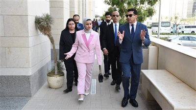 وزير االرياضة يلتقي وزيرة شؤون الشباب بدولة البحرين