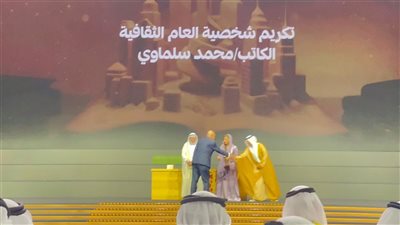 الشيخ سلطان القاسمي يتفقد جناح الهيئة المصرية العامة للكتاب 