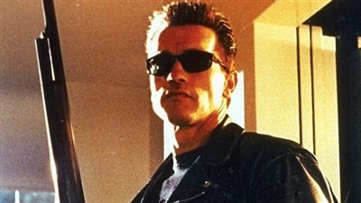 بيع جاكيت أرنولد شوارزنيجر الجلدية المثقوبة بالرصاص في فيلم Terminator 2 
