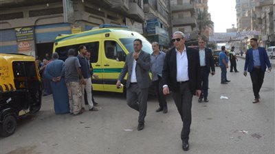 محافظ الغربية يوقف جولته ببسيون للاطمئنان على مصابي حادث سير 