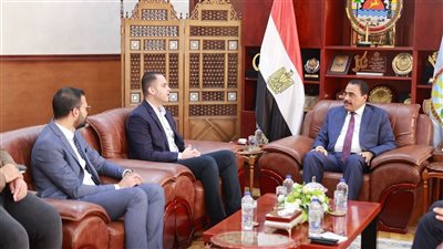نائب وزير الصحة يبحث مع محافظ مطروح دعم البنية الصحية وتسريع مشروعات التطوير