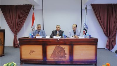 رئيس جامعة السويس يتفقد الدراسة بكلية الثروة السمكية ويؤكد أهمية ملف الجودة