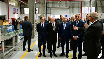 رئيس الوزراء يفتتح مصنع 