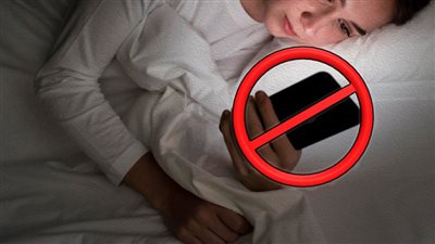 90 دقيقة تفصل بينك وبين نوم صحي.. لا تستخدم المحمول قبل النوم
