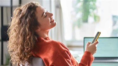 لماذا نبتعد عن السعادة رغم أننا نحلم بها في كل تفاصيل حياتنا؟ 	