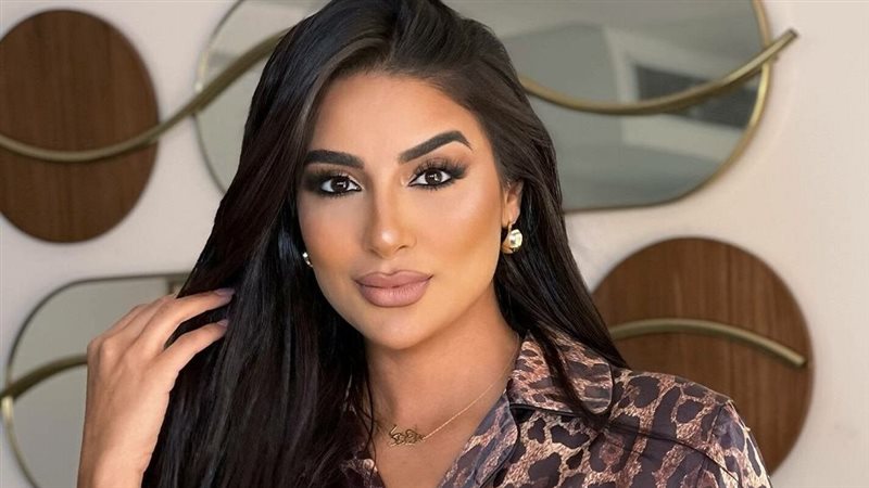 الفنانة جوري بكر