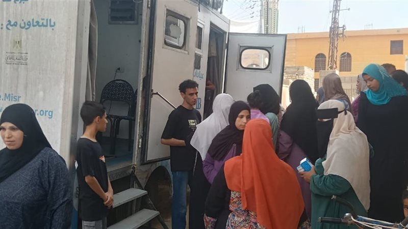 الكشف على 828 مواطن