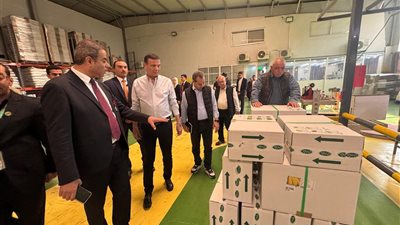 وزير الزراعة يتفقد كبرى شركات إنتاج التقاوي ويشدد على الشراكة الزراعية