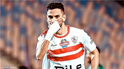 لاعبوا الزمالك يحتفلون مع الجماهير بعد عبور عقبة بيراميدز بنصف نهائي السوبر