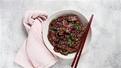 جربي وصفة المنغوليان بيف.. الطبق الصيني الأشهر بطعم لذيذ وسهل التحضير 